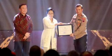 Terima Prestasi Terbaik, Menteri PPPA Berikan Penghargaan ke Kapolda Jateng