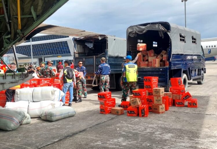 Tiba di Timika, Panglima TNI Kirim Bantuan Sosial Buat Masyarakat