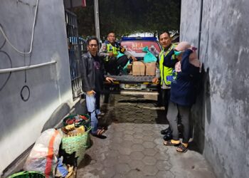 Polisi Razia Satu Rumah  “Matur Pak Kapolsek”