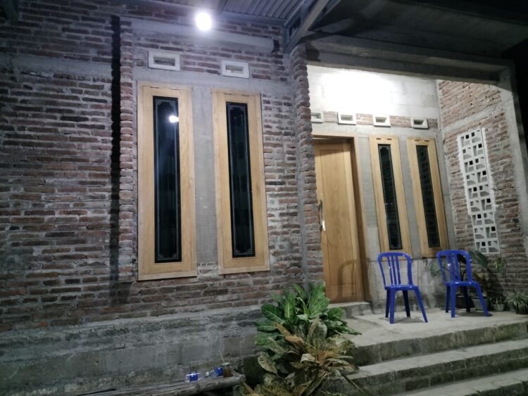 Warga Terima Bantuan Bedah Rumah, Sosok Calon Presiden RI Turun Kampung