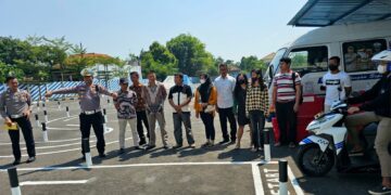 Uji Coba !!! Kompol Asfauri, S.H, M.H Berikan Sosialisasi Lintasan Praktik SIM C ke Para Pemohon