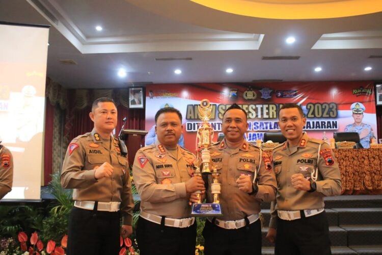 Satlantas Polresta Pati di Nilai Terbaik, Dirlantas Polda Jateng Berikan Penghargaan