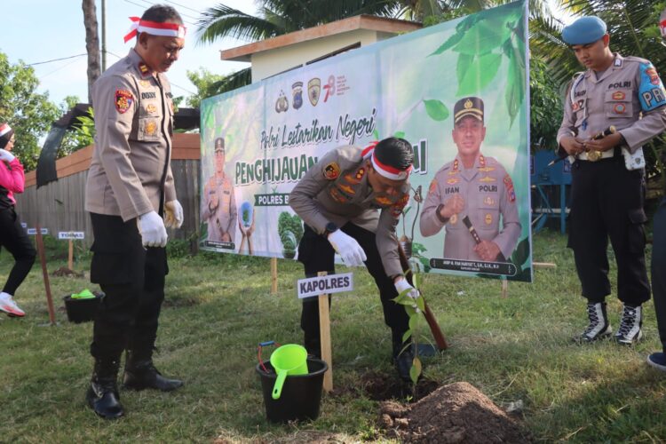 HUT ke 78, Polres Banjar Tanam Seribu Pohon