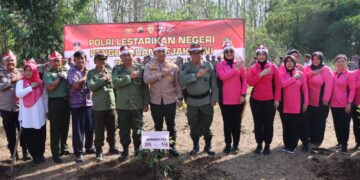 Penanaman 1000 Pohon di Desa Regaloh Tlogowungu, Begini Harapan Kapolresta Pati