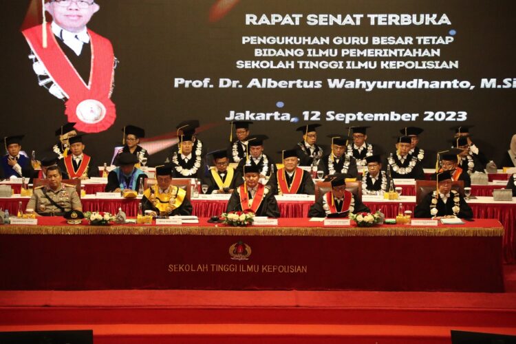Prof. Dr. Albertus Wahyurudhanto,M.Si Dikukuhkan, STIK Lemdiklat Polri Tambah Guru Besar