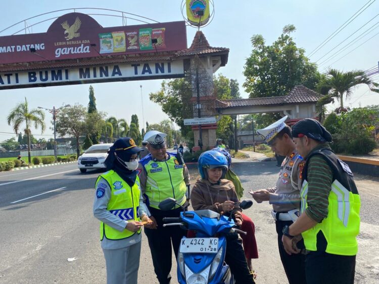 Operasi Zebra Candi 2023, Polresta Pati Laksanakan Sosialisasi ke Pengguna Jalan