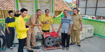 Aspirasi Gratis Tidak Dipungut Biaya !!! Firman Turunkan 18 Alat Mesin Diesel ke Para Nelayan