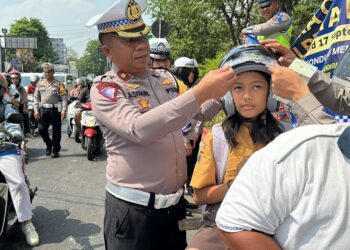 Para Pengendara Kaget, Satlantas Polresta Pati Beri Kejutan