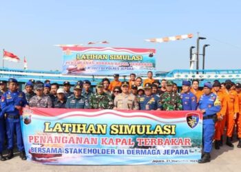 Polres Jepara Gelar Simulasi Penanganan Kapal Terbakar bersama Instansi Terkait