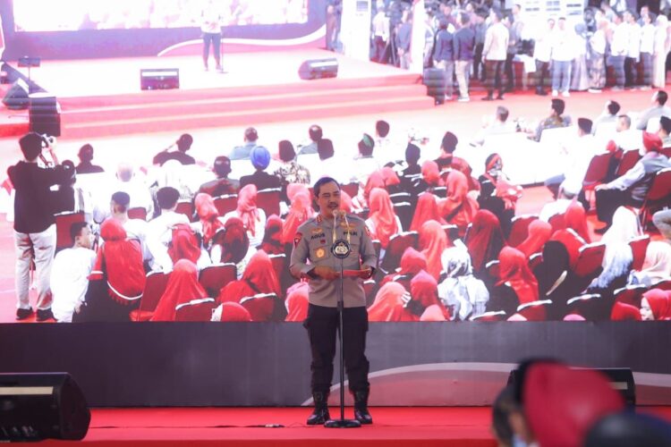 Bakti Sosial Polri Presisi Untuk Negeri, Wakapolri Bagikan 5000 Paket Sembako