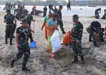 Corp Keuangan TNI AD Gelar Karya Bakti Pembersihan Pantai