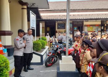 Anak – Anak Usia Dini Dikenalkan Tugas Polisi