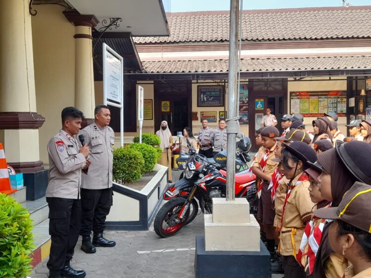 Anak – Anak Usia Dini Dikenalkan Tugas Polisi
