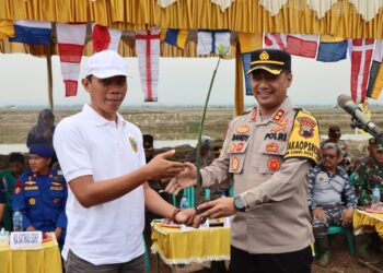 Penanaman Mangrove di Pantai Bulumanis Kidul 