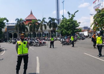 Kewajiban Shalat Jumat, Polwan Kudus Berjaga