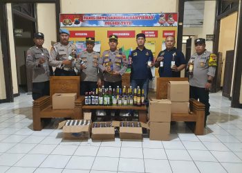 Tidak Ada Toleransi Bagi Penjual Miras, Kapolsek Tayu Lakukan Operasi