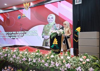 Ny. Lynda Winarto Sebagai Ibu Asuh Polwan Polda Kalsel