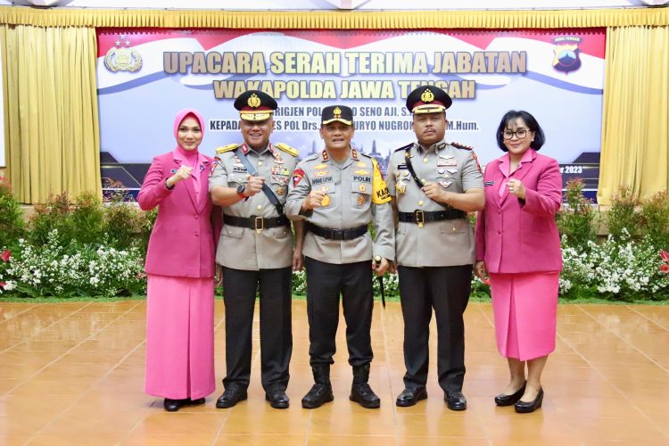 Sertijab Waka Polda Jateng, 3 PJU dan 9 Kapolres