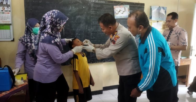 Cegah Polio !!! Mari Sukseskan Imunisasi Pada Anak