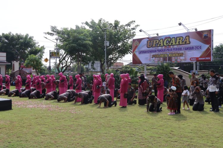 Karir Cemerlang, Kapolres Kudus : 48 Personil Kenaikan Pangkat Reguler