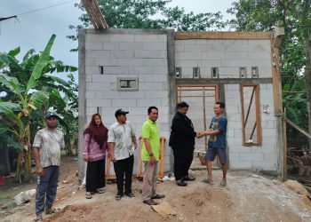 Tepat Sasaran, Kades dan Camat Widarijaksa Cek Dua Warga Penerima RTLH