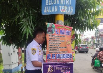 Tertibkan Banner Terpasang di Rambu Lalu Lintas