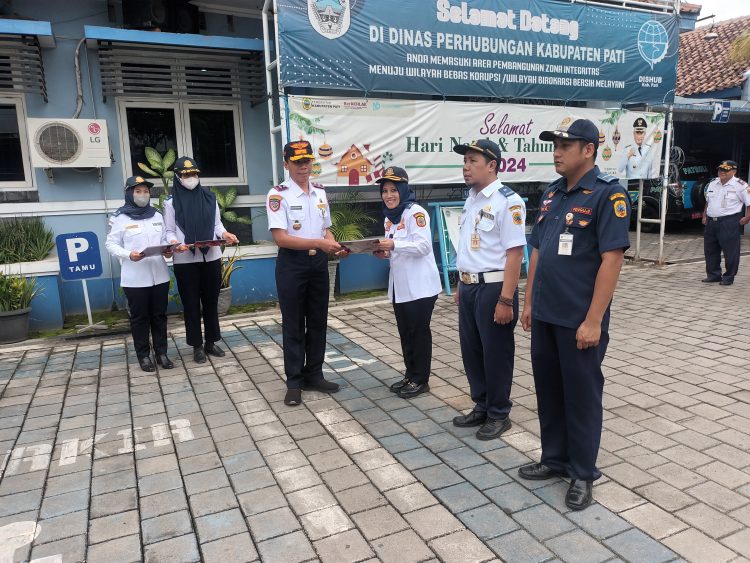 Minggu ke 3, Pegawai Dishub Pati Terima Tanda Kehormatan