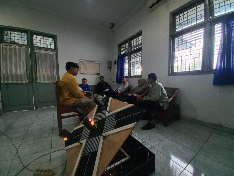 Uji Coba Mesin Kontroler Lampu Lalu Lintas, STTP Terima Penghargaan