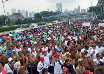 Molor DPR RI, Aksi Kades Bakar Spanduk dan Sampah