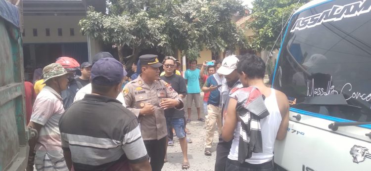 Jalan Rusak !!! Aksi Spontanitas Dibubarkan Polisi