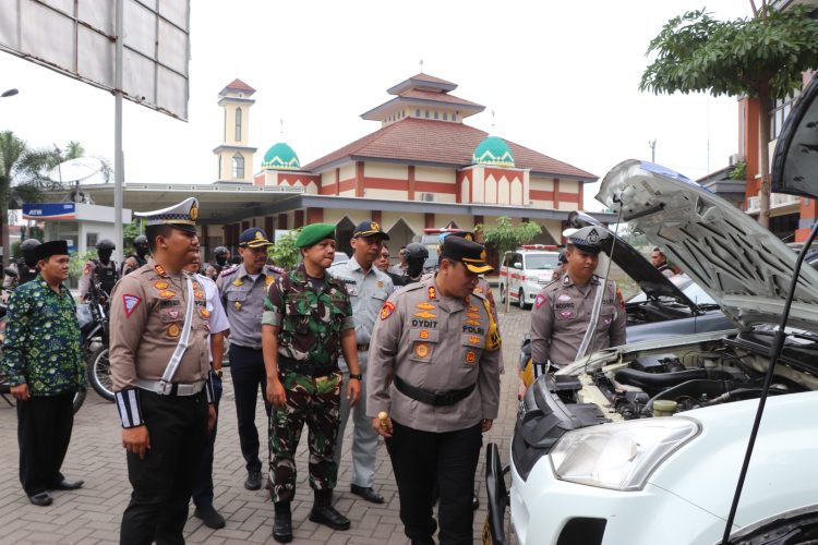 Wujudkan Lalu Lintas Aman, Kapolres Kudus Gelar Pasukan