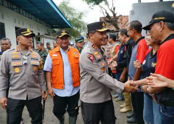 Kunjungi Korban Banjir, Irjen Pol. Ahmad Luthfi Salurkan Bantuan