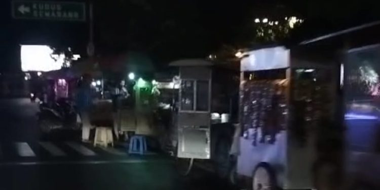 Zona Merah !!! Tutup Mata Pemkab Pati Terkait PKL Jualan