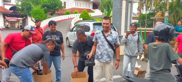 Persiapan Berbuka Puasa, FWP Bagikan 200 Nasi Kotak dan Takjil