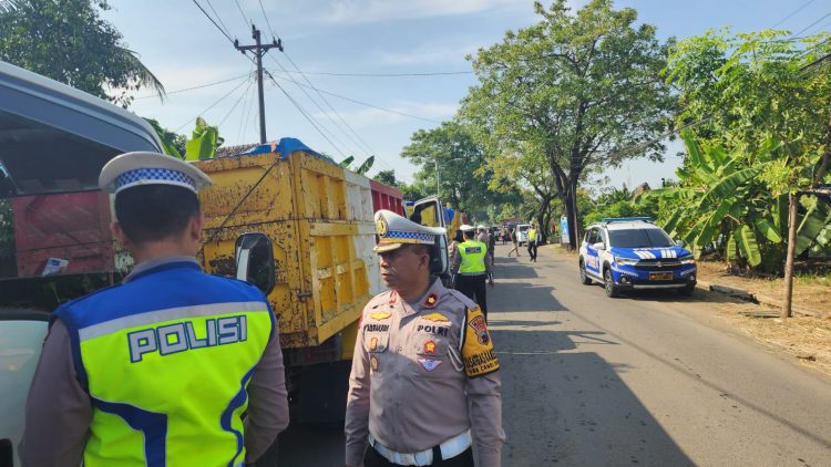 Muatan Over Load, Kasat Lantas Polresta Pati Periksa Puluhan Dump Truk