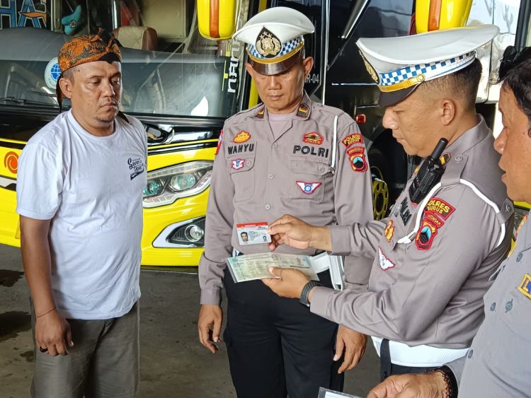 Menjelang Libur, Polisi dan Dinas Perhubungan Kudus Cek Bus Antar Kota