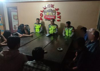Barang Bukti Miras di Amankan, Polisi Berikan Pembinaan ke Lima Remaja