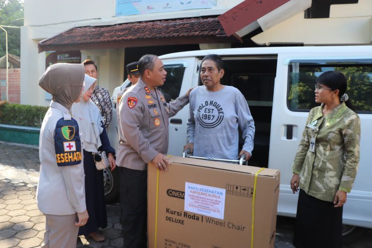 Penyandang Disabilitas Ikut Pemeriksaan Kesehatan Gratis