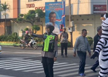 Ciptakan Wilayah Aman, Badut Zebra dan Polantas Pati Hadir