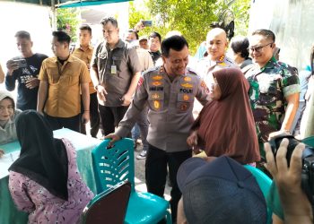 Gedung PGRI Sukolilo Rame !! Ternyata Kapolda Jateng Berikan Bantuan Sembako ke Masyarakat
