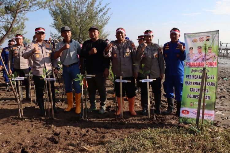 Ekosistem Laut di Perhatikan, Polresta Pati Tanam 1000 Pohon