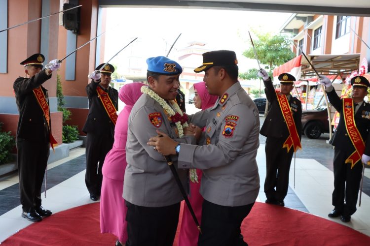 Pelepasan Kapolres Kudus, Kini AKBP Ronni Bonic Datang