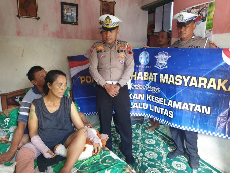 Keluarga Besar Para Korban Laka Lantas Terima Tali Asih