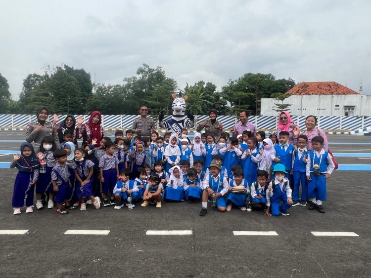 Kesadaran Tertib Berlalu Lintas Sejak Dini