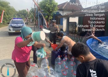 6 Truk Tangki Pendistribusian Air Bersih di Salurkan