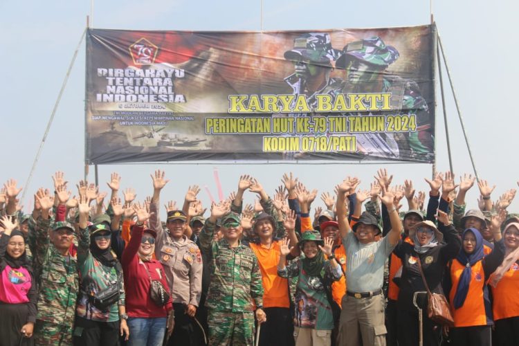 Bersihkan Sampah, Kini Pantai Sasaran HUT 79 Tentara Nasional Indonesia