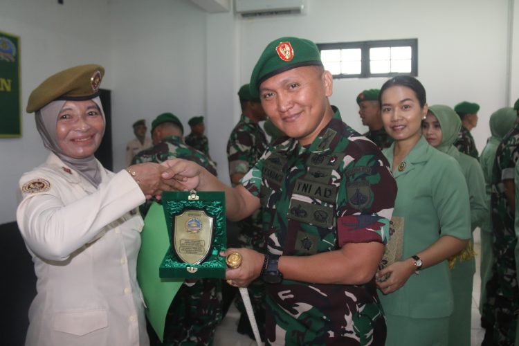 Letkol Inf. Jon Young Saragi Lepas 9 Personel Kodim Pati dan Tradisi Wisuda