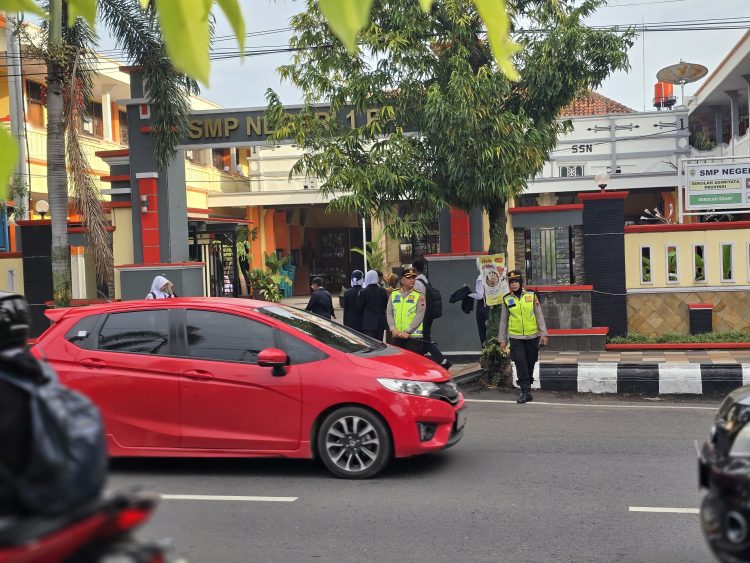 Jamin Kelancaran Aktivitas Pagi, Kapolresta Pati Pimpin Pengaturan Lalu Lintas