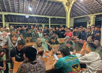 Kumpul Kebo, Kini Oknum Kades Tanjungrejo Dikerumuni Warga