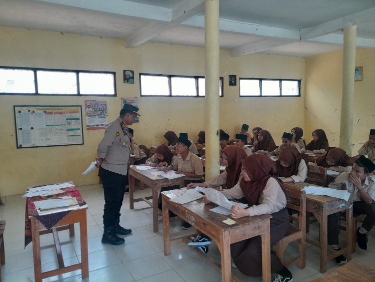 Koordinasi Aktif Antara Sekolah dan Aparat Keamanan di Wilayah Sukolilo